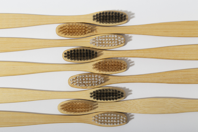 Cepillo de bambú ecológico